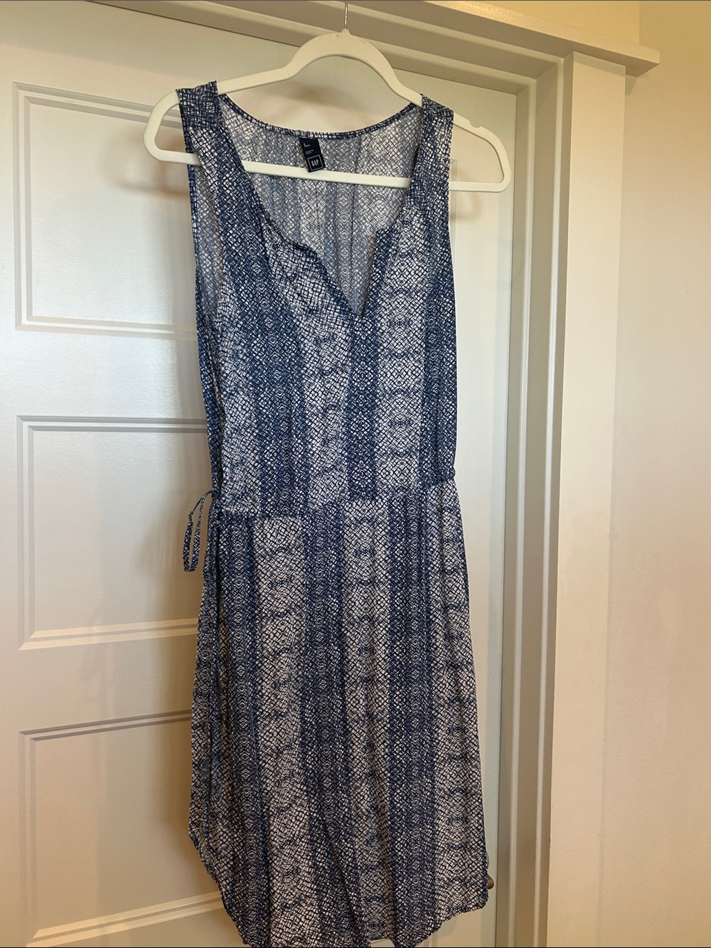 GAP Navy and White Printed Sleeveless V-Neck Dress